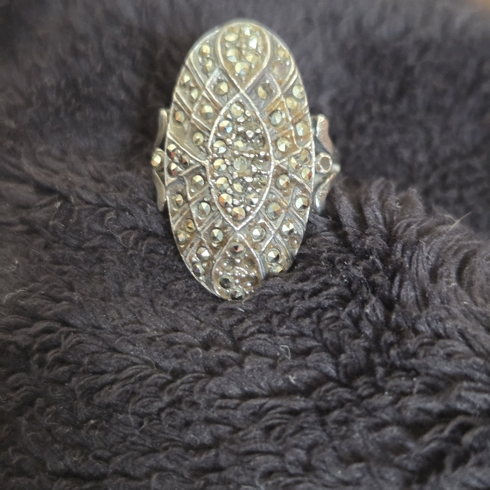 Elegant Silver Marcasite Ring